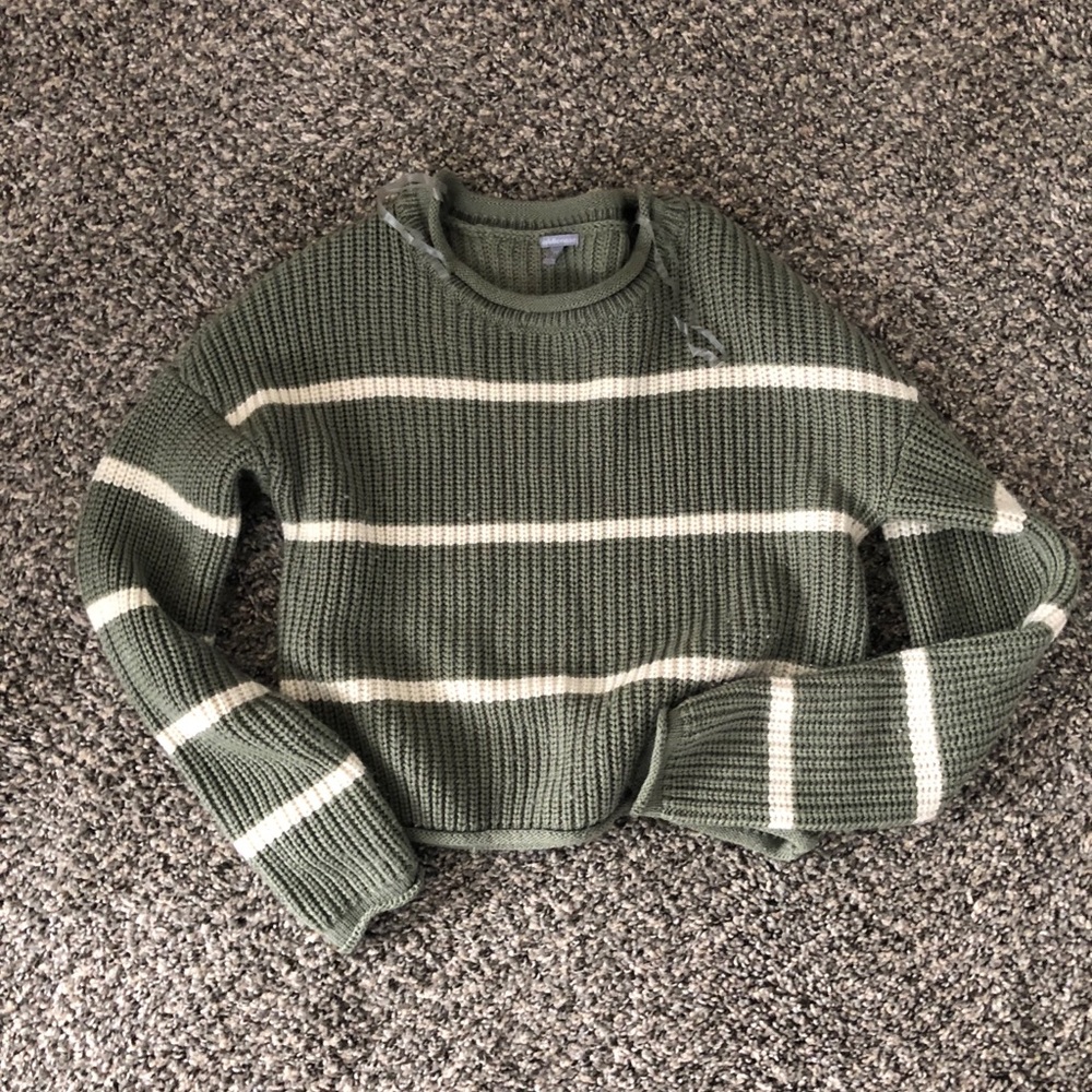 Green cropped sweater